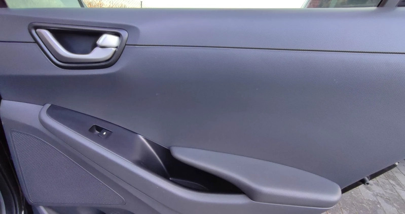 Hyundai IONIQ cena 58900 przebieg: 172500, rok produkcji 2017 z Kołobrzeg małe 562